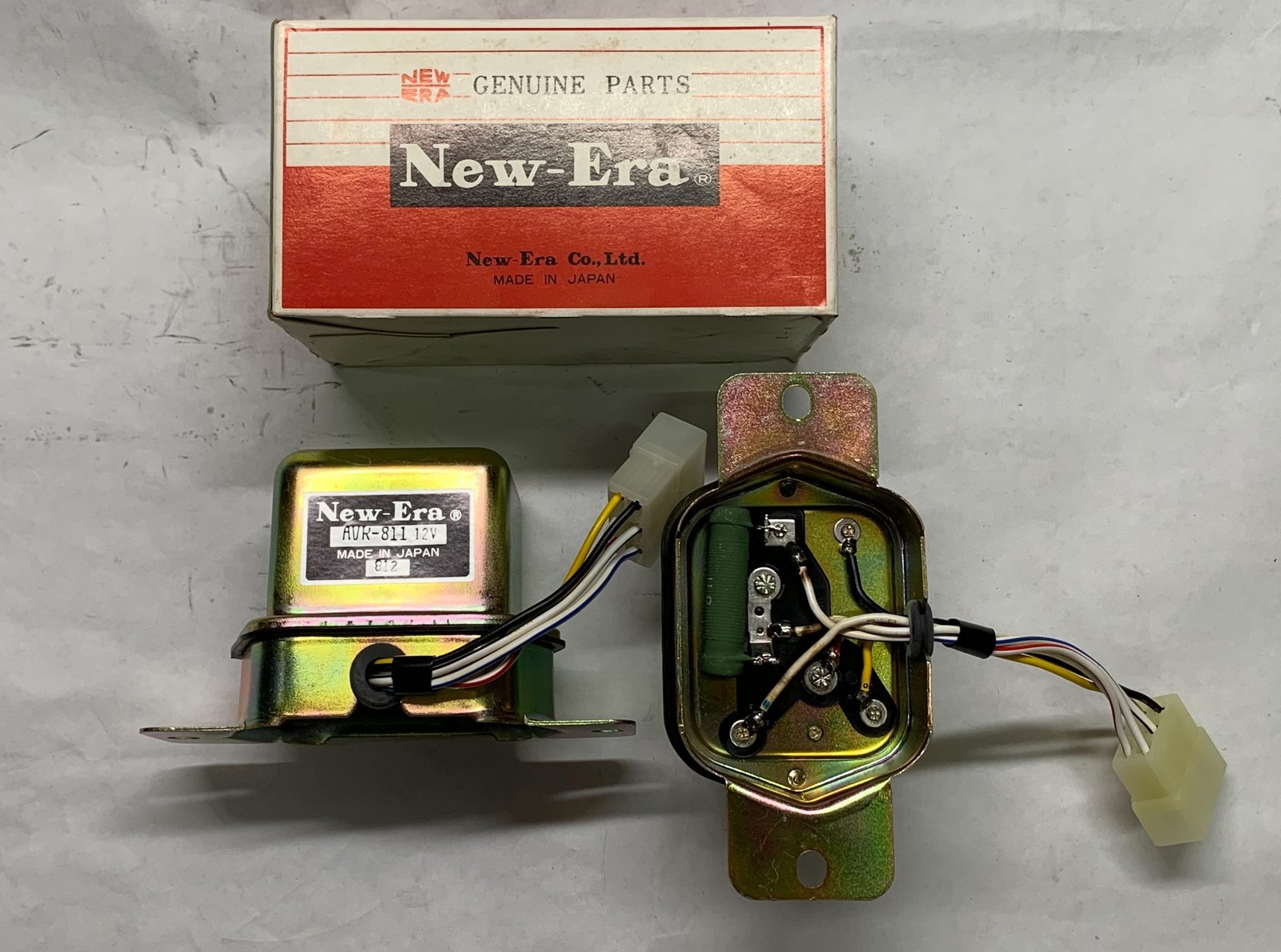 คัตเอาท์.  12V.  /  811