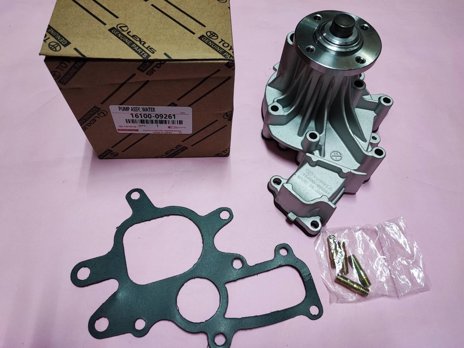 ปั้มน้ำ TT VIGO,1KD. 2KD. ปะเกนหนัง.   แบบแท้