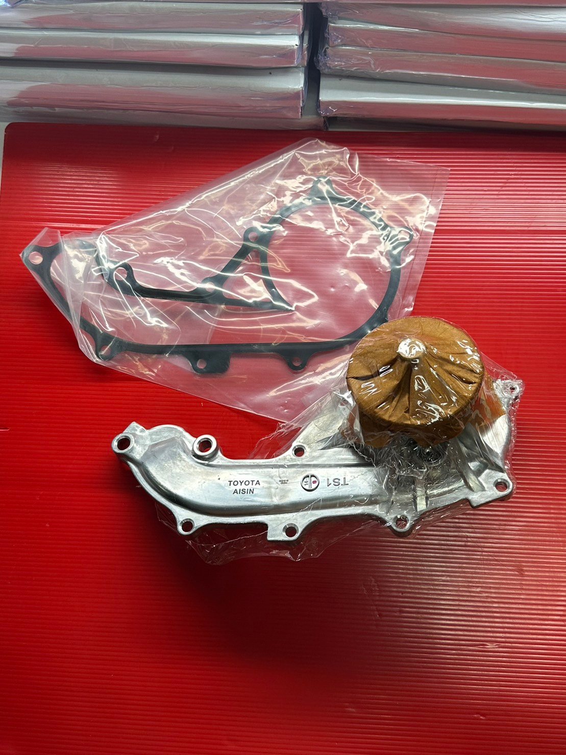 ปั้มน้ำ TT VIGO,REVO  เบนซิน.  ปะเกนเหล็ก.  OEM