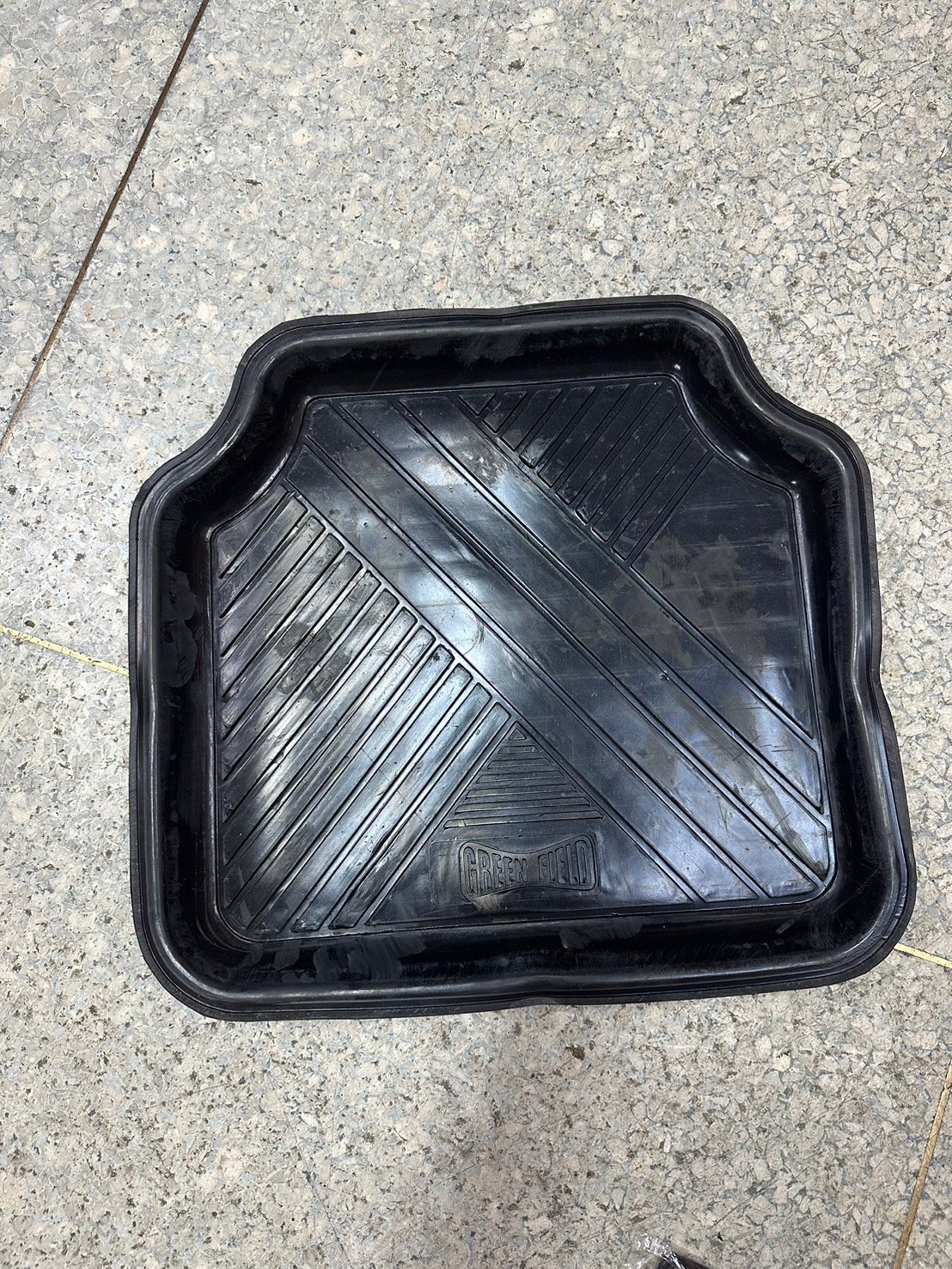 ยางปูพื้น ถาดเก๋ง. / ผืน