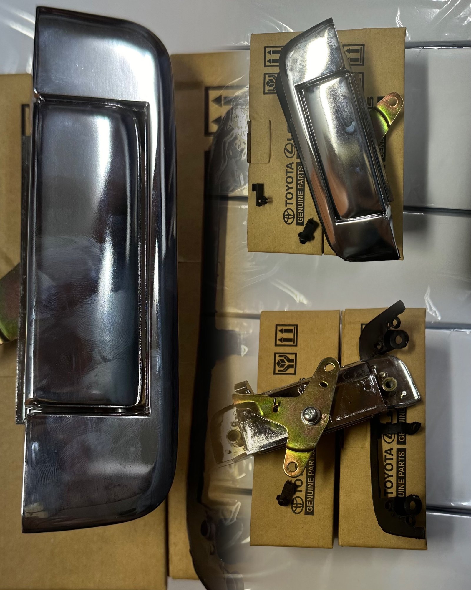 มือเปิดฝาท้ายอันกลาง. เหล็กชุบเงา  T/T. VIGO.  TIGER.   Mitghty-x